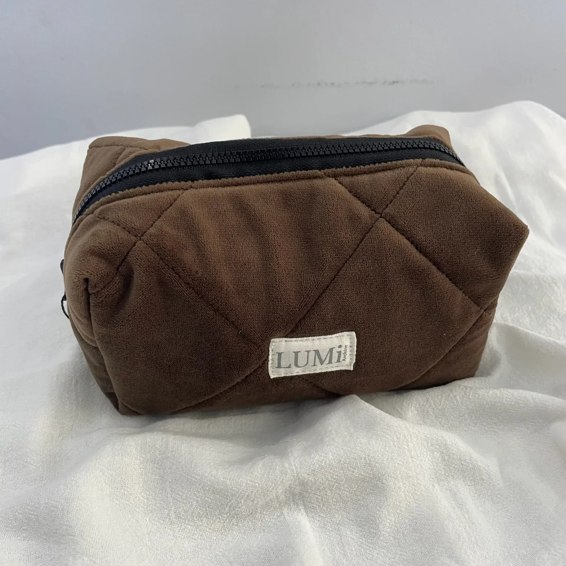 LUMi LUXE Velvet L Pouch - Choco